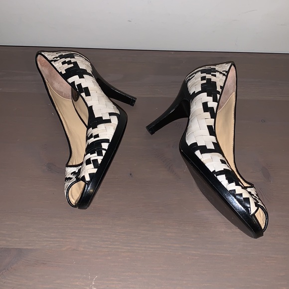 Cole Haan Cream and Black Woven Leather Peep Toe Pumps - Women’s Size 7 - Picture 7 of 8